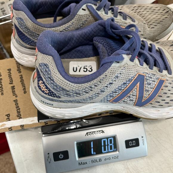 New Balance Sneakers Womens 9 Running 680 V6 Shoes Athletic Gym Workout Track‎ - Picture 10 of 10